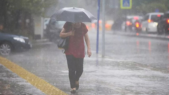 Meteoroloji Genel Müdürlüğü tarafından yapılan son değerlendirmelere göre İç Ege, Akdeniz’in iç kesimleri, İç Anadolu, Orta ve Doğu Karadeniz’in iç kesimleri, Doğu Anadolu (Elazığ ve Ardahan hariç) ile Adıyaman’ın batısının yerel sağanak ve gök gürültülü sağanak yağışlı, diğer yerlerin az bulutlu ve açık geçeceği tahmin ediliyor.