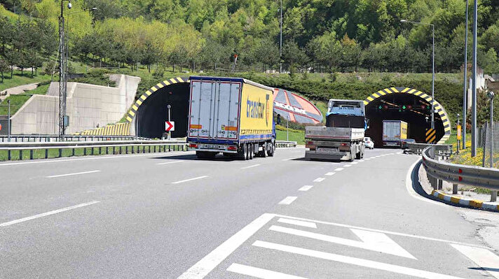 Türkiye'nin en önemli karayolu geçiş güzergahı olan Bolu Dağı Tüneli İstanbul yönünde bulunan viyadüklerde genleşme derzi değişimi çalışması başlatılacak. 