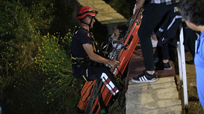 Edinilen bilgiye göre olay, saat 22.30 sırasında Muratpaşa ilçesi Karaalioğlu Parkı Falezlerde meydana geldi.
