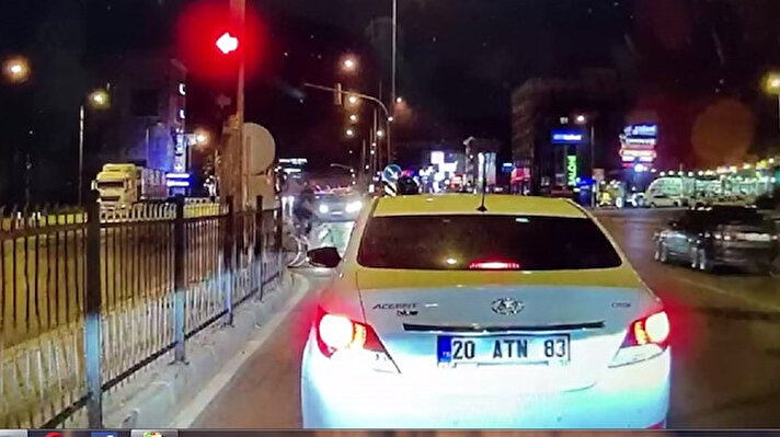 Kaza, Asmalıevler Mahallesi Süleyman Demirel Caddesi'nde saat 21.00 sıralarında meydana geldi. 