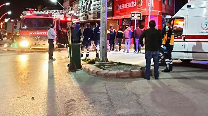 Sungurluoğlu Mahallesi Muhsin Yazıcıoğlu Caddesi'ndeki bir leblebi dükkanının üst katında henüz belirlenemeyen bir nedenle patlama meydana geldi.