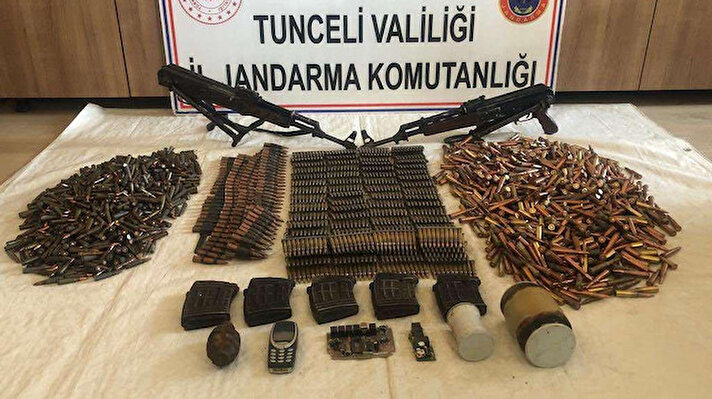 İçişleri Bakanlığından yapılan açıklamada, Tunceli Jandarma Bölge Komutanlığı koordinesinde, İl Jandarma Komutanlığınca Hozat ilçesi Aliboğazı bölgesinde bugün icra edilen operasyonda toprağa gömülü olarak 1 terörist cesedi bulunduğu belirtildi.
