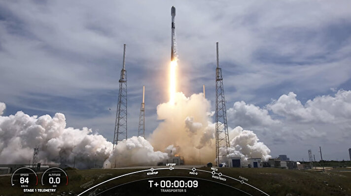 Türkiye’nin ilk ticari uydusu Plan-S, Florida'daki Cape Canaveral Uzay Kuvvetleri İstasyonundan SpaceX firmasının Transporter 5 görevi kapsamında Falcon-9 roketiyle uzaya fırlatıldı.