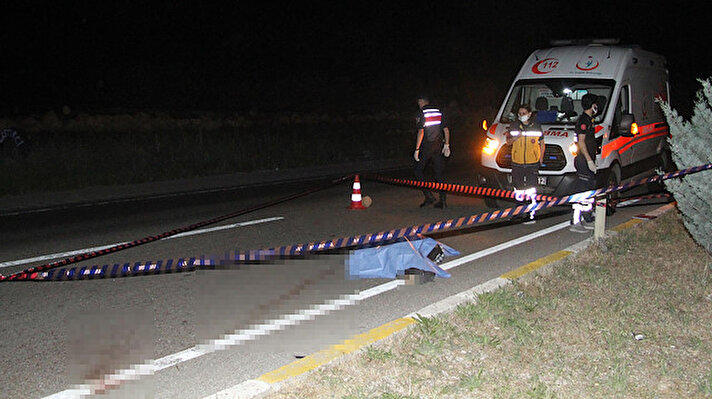 Kaza, saat 21.30 sıralarında İzmir-Ankara D 300 karayolu Gökçeören Mahallesi kavşağı yakınlarında meydana geldi.