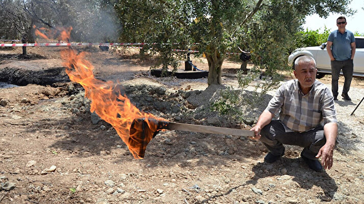 Salihli'nin kırsal Yağbasan Mahallesi'nde, 28 Mayıs'ta saat 20.30 sıralarında, Mustafa Yüksel'e (40) ait zeytinlikte yangın çıktı. Çevredekilerin ihbarıyla bölgeye itfaiye ve jandarma ekipleri geldi.