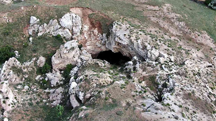 Geçtiğimiz yıl kuraklıktan etkilenen gizemli mağara, yıllar önce hayatını kaybeden Reşit adında bir vatandaşın arazisinde bulunduğu için ‘Reşit’in Denizi’ olarak adlandırılıyor.