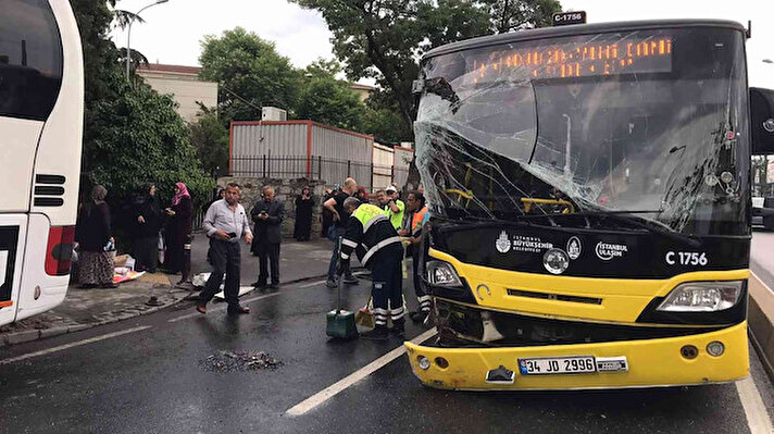 Kaza Üsküdar'da Nuhkuyusu Caddesi üzerinde saat 07.15 sıralarında meydana geldi. Şehir dışından İstanbul'a günübirlik tur için gelen otobüsün şoförü Fazıl Bulduklu, yolcular Karacaahmet mezarlığında kabir ziyareti yaptığı sırada otobüsü yol kenarına park etti.