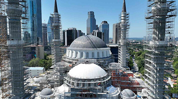 Mimar Sinan’ın kalfalık eseri Süleymaniye Camii’nden öykünerek tasarlanan Beşiktaş Levent’teki Barbaros Hayrettin Paşa Camisi’nin kaba inşaatı tamamlandı. 