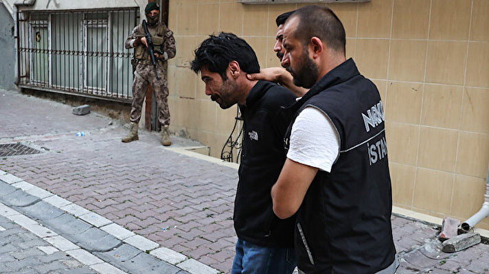 İstanbul Emniyet Müdürlüğü, Narkotik Suçlarla Mücadele Şube Müdürlüğü ekipleri uyuşturucu satıcılarına yönelik operasyon düzenledi.