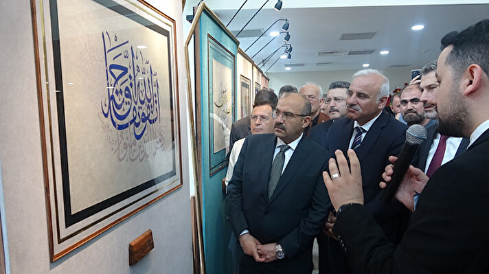 Trabzon'da, Albayrak Grubu tarafından, İslam sanat geleneğini yaşatmak üzere her yıl farklı temalarla hazırlanan hat sanatı sergisi açıldı.