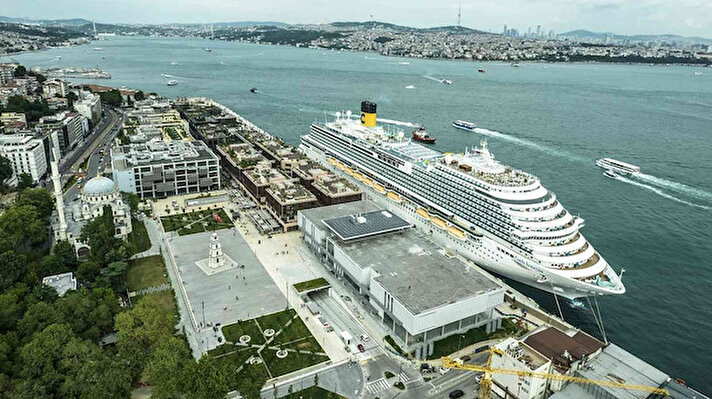 8 bin yolcu kapasiteli kruvaziyer ‘Costa Venezia’ İstanbul’u home port (ana liman) olarak belirledi. Dev gemi 15 kez İstanbul çıkışlı turunu gerçekleştirerek yaklaşık 100 bin turisti İstanbul’a getirdi. Ana liman olarak Galataport’un belirlenmiş olması yerli turistler için kruvaziyer tatili fiyatını da düşürüyor.