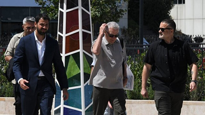 Dünyaca ünlü Amerikalı aktör Robert De Niro (78), İstanbul seyahatinin ikinci ve son gününü geziye ayırdı.