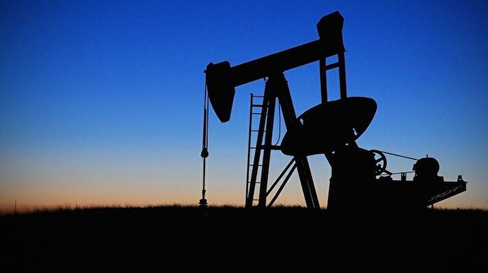Brent petrolün varili saat 22.00 itibarıyla yüzde 9,7 azalışla 102,52 dolardan işlem gördü.<br><br>
