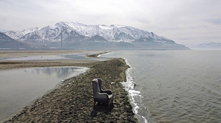 Utah doğal kaynaklar departmanı yaptığı açıklamada, Utah Büyük Tuz Gölü'nün su seviyesinin 170 yılın en düşük seviyesine denk gelen bir önceki tarihi düşük seviyeden daha düşük olduğunu bildirdi. 