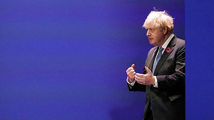 İngiltere Başbakanı Boris Johnson, kabinesinde çok sayıda bakanın ve görevlinin istifa etmesinin ardından görevi bırakmak zorunda kaldı.