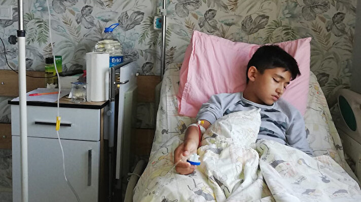 Yuva köyünde Kurban Bayramı'nın son gününde bazı çocuklarda karın ağrısı, mide bulantısı ve kanlı ishal görüldü.