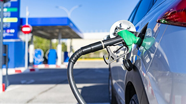Brent petrol fiyatları ve dövizdeki değişikliklerle birlikte vatandaşlar benzin ve motorin fiyatlarını takibe devam ediyor.