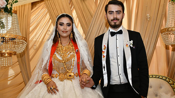 Pinyanişi aşiretinin ileri gelenlerinden her ikisi de Ankara'da yaşayan iş insanı Bülent Çallı'nın 26 yaşındaki oğlu avukat Melih Çallı ile Naif Çallı'nın 26 yaşındaki kızı inşaat mühendisi Büşra Çallı, 16 Temmuz'da başkentte yapılan düğünle evlendi. 