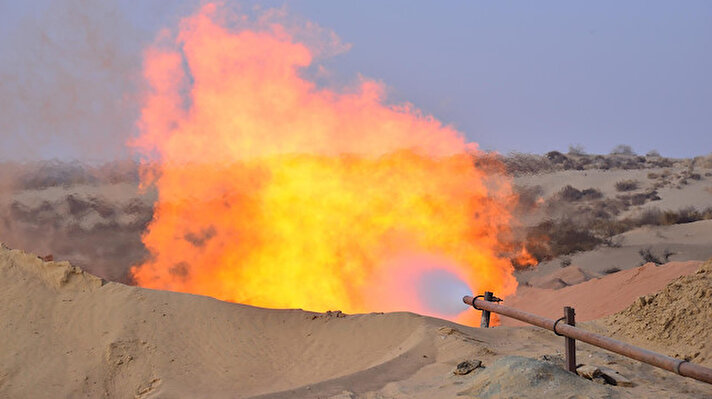 “Petrol ve Gaz” gazetesinin haberine göre, Mari vilayetinin güneyinde yapımı tamamlanan “Şerepli” kuyusundan ilk doğal gaz çıkarıldı.<br><br>