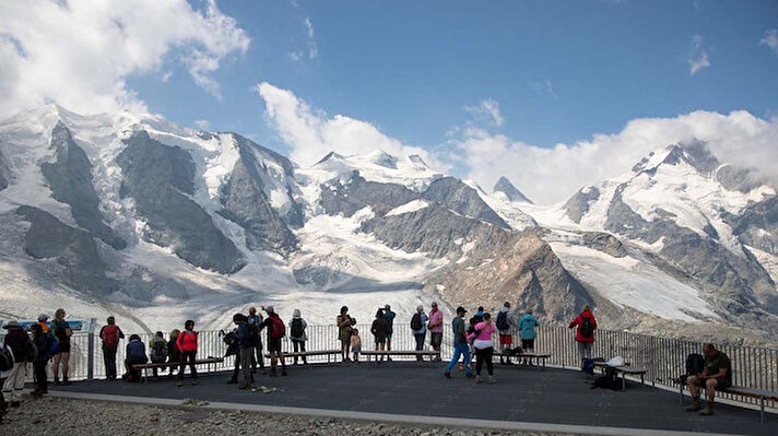 İsviçre ve İtalya arasındaki sınır, Alpler'deki buzulun erimesi nedeniyle kaydı. 