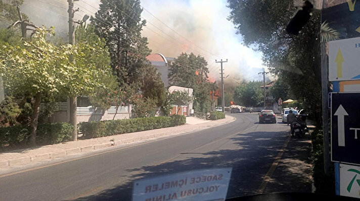 İçmeler Turunç mevkisinde ormanlık alanda saat 15.40 sıralarında henüz belirlenemeyen nedenle yangın başladı. Alevler rüzgarın da etkisiyle kısa sürede yayıldı.<br><br>