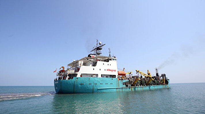 Trabzon Limanı'nda, çalışmayla 14 metre derinliğe ulaşmayı hedeflediklerini aktaran Ermiş, yaklaşık 20 günlük süre içerisinde çalışmaların tamamlanacağını ifade etti.