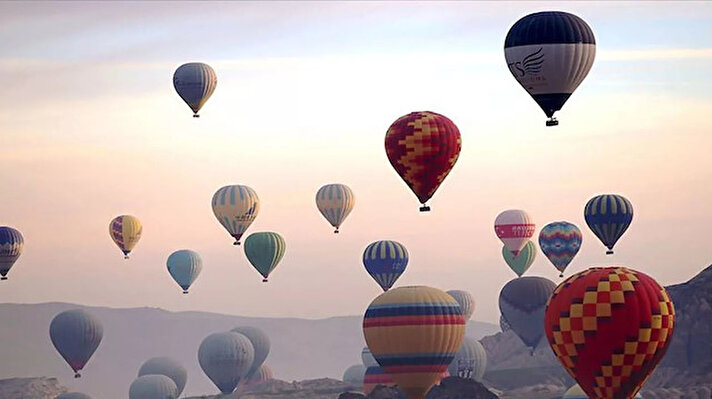 UNESCO Dünya Mirası Listesi’nde yer alan dünyanın ve Türkiye’nin en önemli kültür ve turizm merkezlerinden olan güzel atlar diyarı Kapadokya bölgesine ziyaretçi sayısı her geçen gün artmaya devam ediyor.