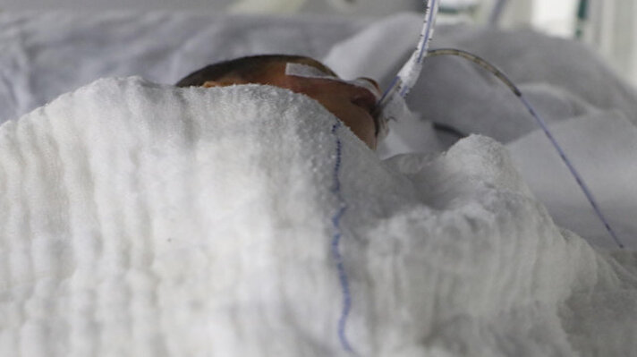 Şırnak Devlet Hastanesi'nde 25'inci haftada dünyaya gelen bebek, ileri tetkikler ve yoğun bakım ihtiyacı nedeniyle ambulans helikopterle Şanlıurfa'ya getirildi. 