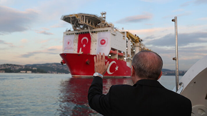 Türkiye'nin 4'üncü sondaj gemisi derin denizlerde hidrokarbon arayacak. 'Abdülhamid Han'ın ilk görevine çıkmasına saatler kaldı.