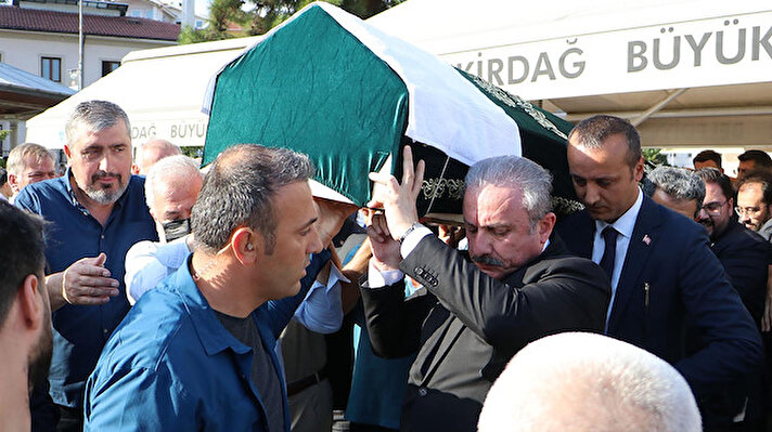 Tekirdağ'da yaşayan ve bir süredir hastanede tedavi gören TBMM Başkanı Mustafa Şentop'un dayısı İbrahim Sakaoğlu, yaşamını yitirdi. 