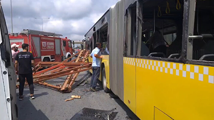 Kaza saat 12.30 sıralarında Arnavutköy Sincanlar Otobüs durağı önünde meydana geldi.