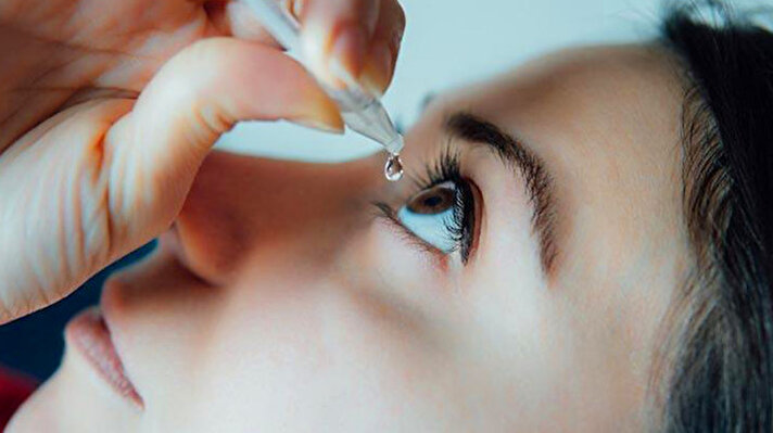 Yeterince gözyaşı üretilmediğinde veya kalitesiz gözyaşı üretildiğinde ”kuru göz hastalığının” meydana geldiğini vurgulayan Göz Hastalıkları Uzmanı Op. Dr. Yenal Erten, ”Göz kuruluğu tedavisinde kullanılan yeni teknolojiler sayesinde hem gözyaşı üretimini hem de gözyaşı kalite ve miktarını artırmak söz konusu olabilmektedir” dedi.