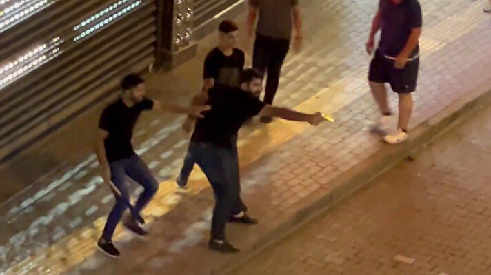 Olay, merkez Osmangazi ilçesi, Emek Adnan Menderes Mahallesi’nde dün gece 22.00 sıralarında yaşandı.