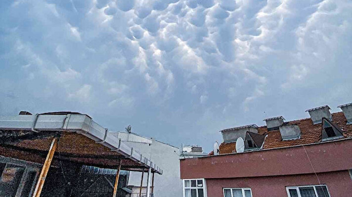 Bursa’da bulutlar kartpostallık görüntüler oluşturdu.<br>