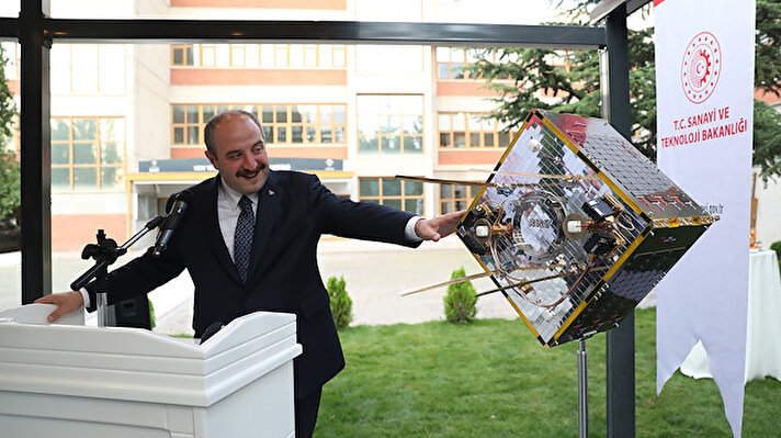 TÜBİTAK Uzay Teknolojileri Araştırma Enstitüsü'nce (UZAY) geliştirilen, Türkiye'nin ilk yer gözlem uydusu 'Rasat' için TÜBİTAK UZAY yerleşkesinde, 11'inci yıl dönümü nedeniyle kutlama yapıldı. Kutlama programına; Sanayi ve Teknoloji Bakanı Mustafa Varank, TÜBİTAK Başkanı Prof. Dr. Hasan Mandal, TÜBİTAK UZAY Enstitüsü Müdürü Mesut Gökten ve enstitüsü çalışanları katıldı. Bakan Varank, 'Rasat'ın Türkiye için bir ilk olmasının önemine işaret ederek, "Bir emeğin ve gayretin göstergesi" dedi.