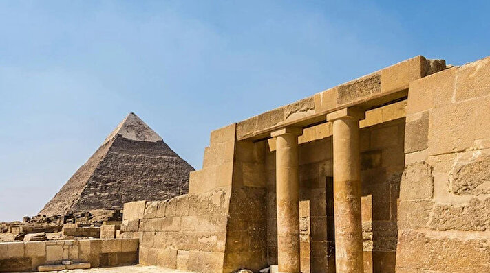 Yeni bir çalışma, Khufu olarak bilinen Nil'in uzun süredir kayıp olan bir kanalının, Büyük Giza Piramidi'nin bulunduğu yere yakın bir yerde aktığını ve MÖ 600 civarında kurumadan önce piramidini inşa etmek adına 2,3 milyon taş bloğu taşımak için kullanıldığını gösterdi.