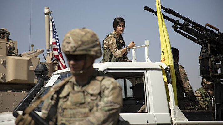 Suriye'de terör örgütü YPG/PKK işgalindeki bölgelerde varlık gösteren ABD güçleri, terör örgütüne silahlı eğitim desteğini sürdürüyor.<br><br>
