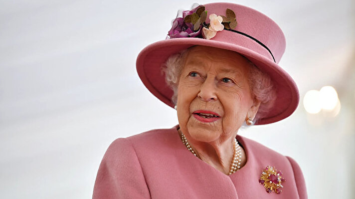 Kraliyet ailesinin Twitter hesabından yapılan açıklamada, Kraliçe Elizabeth'in, İskoçya'daki Balmoral Kalesi'nde hayatını kaybettiği belirtildi.
