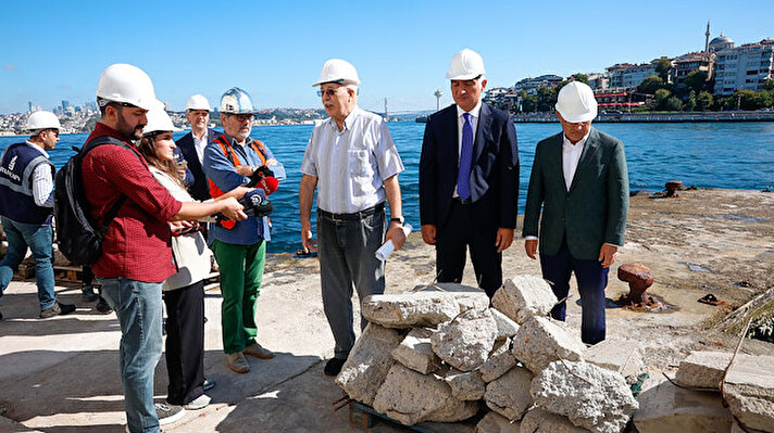 Kültür ve Turizm Bakanı Mehmet Nuri Ersoy,  sabah saatlerinde Kız Kulesi'ne giderek incelemelerde bulundu.