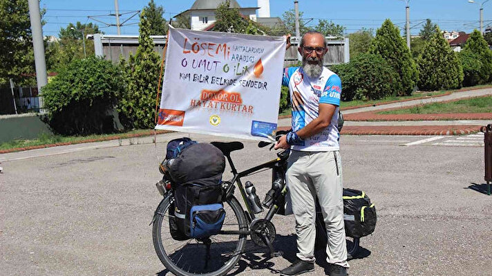 Kök hücre nakli ve organ bağışına dikkat çekmek için bisikletiyle Adana’dan yola çıkan 44 yaşındaki Kemal Yücel, 10 Ağustos’tan bu zamana kadar 4 bin kilometre pedal çevirerek 30 şehir dolaştı.