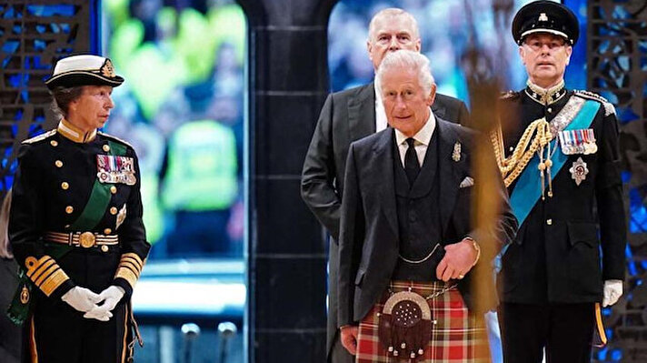Merhum İngiltere Kraliçesi II. Elizabeth’in 19 Eylül’de Westminster Katedrali’nde düzenlenecek Cenaze töreni, üst düzey katılımcıları nedeniyle bir ‘liderler zirvesine’ dönüşecek. Tören, tüm dünyadan liderler ya da temsilcilerini Londra’da buluşturacak. Bu, Olimpiyatlar ya da Glasgow İklim Zirvesi dahil daha önce tecrübe edilenlerden çok daha büyük bir etkinlik olacak.<br>