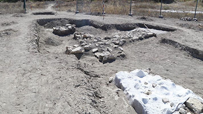 Burdur merkez Hacılar köyünde bulunan ve tarihi M.Ö. 3100 yılına dayandığı düşünülen Hacılar Büyük Höyük'te, kazılar sürüyor.