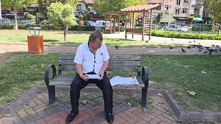 Zonguldak’ın Alaplı ilçesinde nüfus bilgileri kullanılarak düzenlenen sahte kimlikle üzerine kredi çekilen, şirket kurulan ve çok sayıda telefon hattı alınan 61 yaşındaki Eyüp Karahan’ın maaşına borçları nedeniyle haciz konuldu.