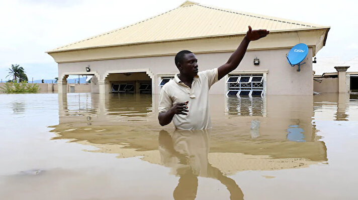 Nijerya'da devam şiddetli yağışların yol açtığı seller nedeniyle 100 binden fazla kişinin yerinden olduğu bildirildi.