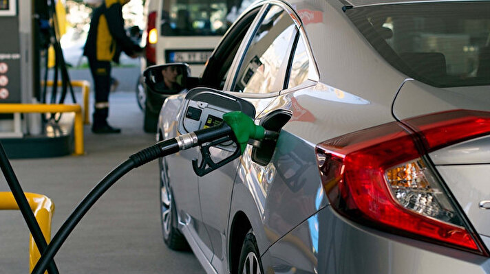 ABD yönetimi, benzin fiyatlarını düşürmeye yardımcı olmak için stratejik petrol rezervinden 10 milyon varile kadar petrol satacağını duyurdu.