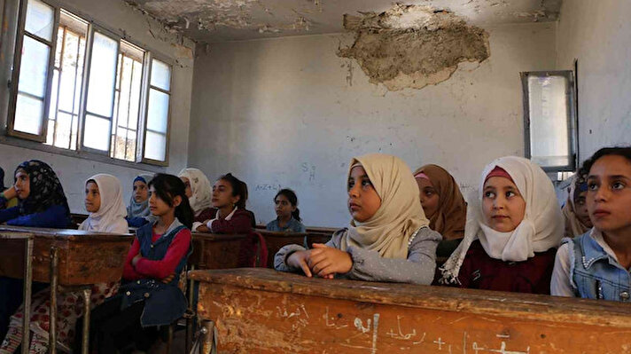 <br>Suriye’nin kuzeybatısındaki öğrenciler savaşın gölgesinde ders başı yaptı.<br>