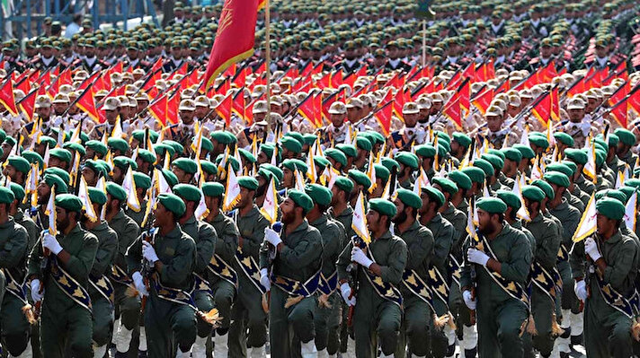 İran’ın başkenti Tahran’da İran-Irak savaşının başlamasının 42. yılında Kutsal Savunma Haftası dolayısıyla askeri geçit töreni düzenlendi. 