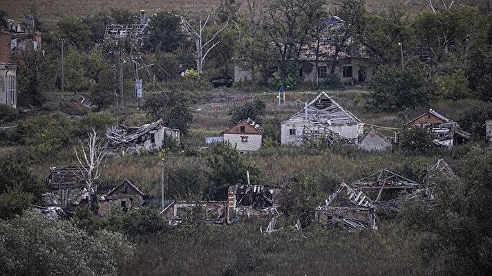 Rusya ile 24 Şubat’tan bu yana devam eden savaş nedeniyle Ukrayna’da birçok yerleşim biriminde ağır yıkım oluştu.