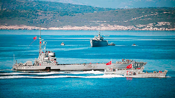 Yunanistan'ın, ABD yapımı zırhlı araçları, uluslararası anlaşmalar gereği silahsız olması gereken Midili ve Sisam adalarına sevk etti.
