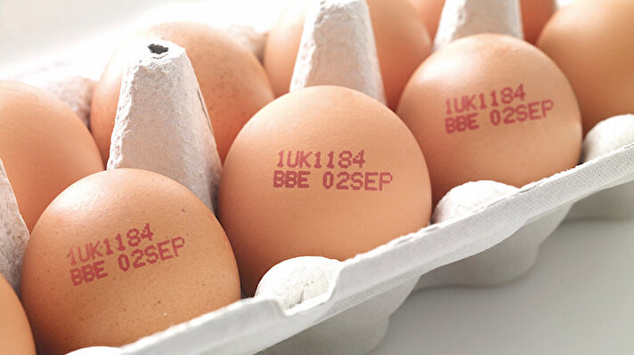 Uzmanlar yumurta alırken üzerindeki kod ve rakamlara dikkat etmenizi önererek, bu şekilde kaliteli, iyi yumurtayı seçebileceğinizi belirtiyor. 